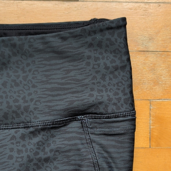 Reebok Black High-Waist Active Leggings with Subtle Animal Texture - Picture 5 of 6